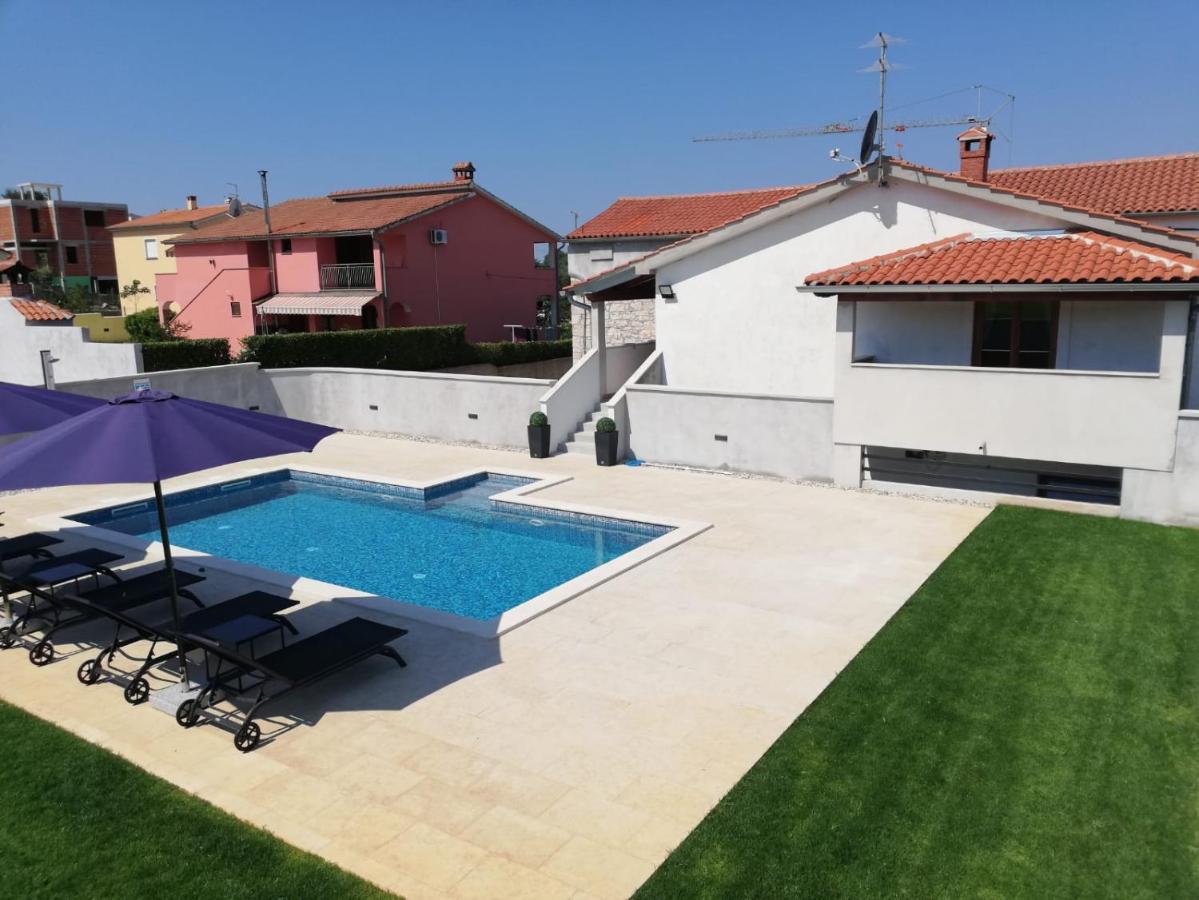Holiday Home Victoria Пореч Екстериор снимка