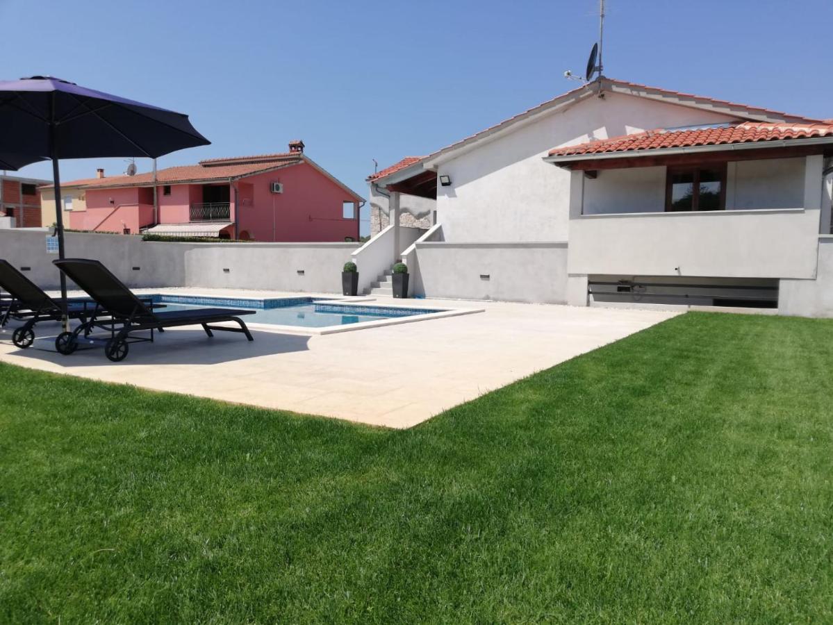 Holiday Home Victoria Пореч Екстериор снимка