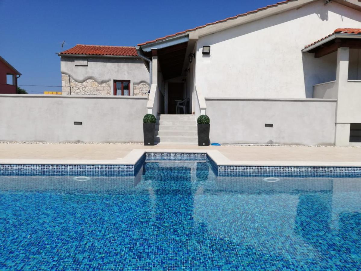 Holiday Home Victoria Пореч Екстериор снимка